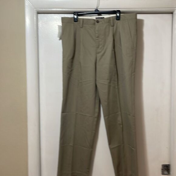 NWT dockers easy khaki pants size 38 x 32 - Picture 2 of 9